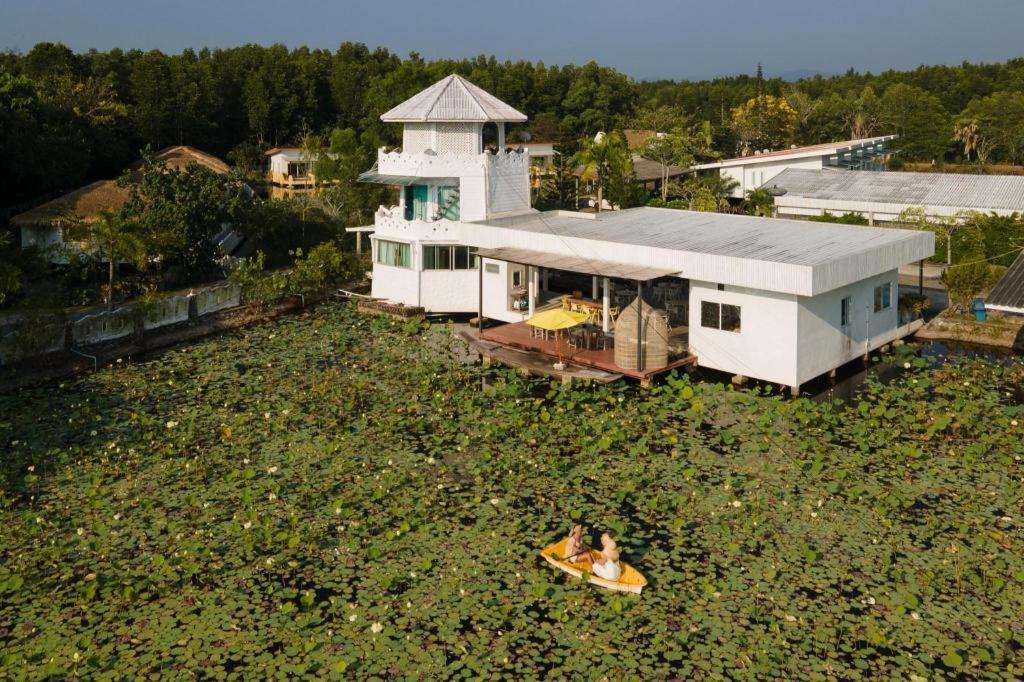 Anavilla Tangke Resort Khanom Kültér fotó
