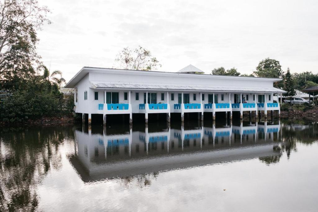 Anavilla Tangke Resort Khanom Kültér fotó