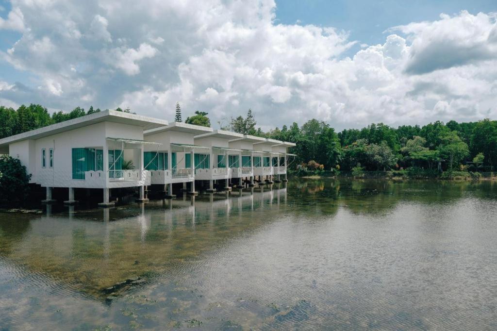 Anavilla Tangke Resort Khanom Kültér fotó